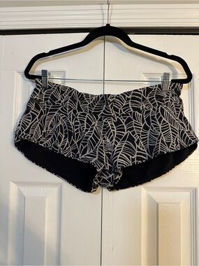 lululemon athletica Black and Cream Leaf-Print Athletic Shorts